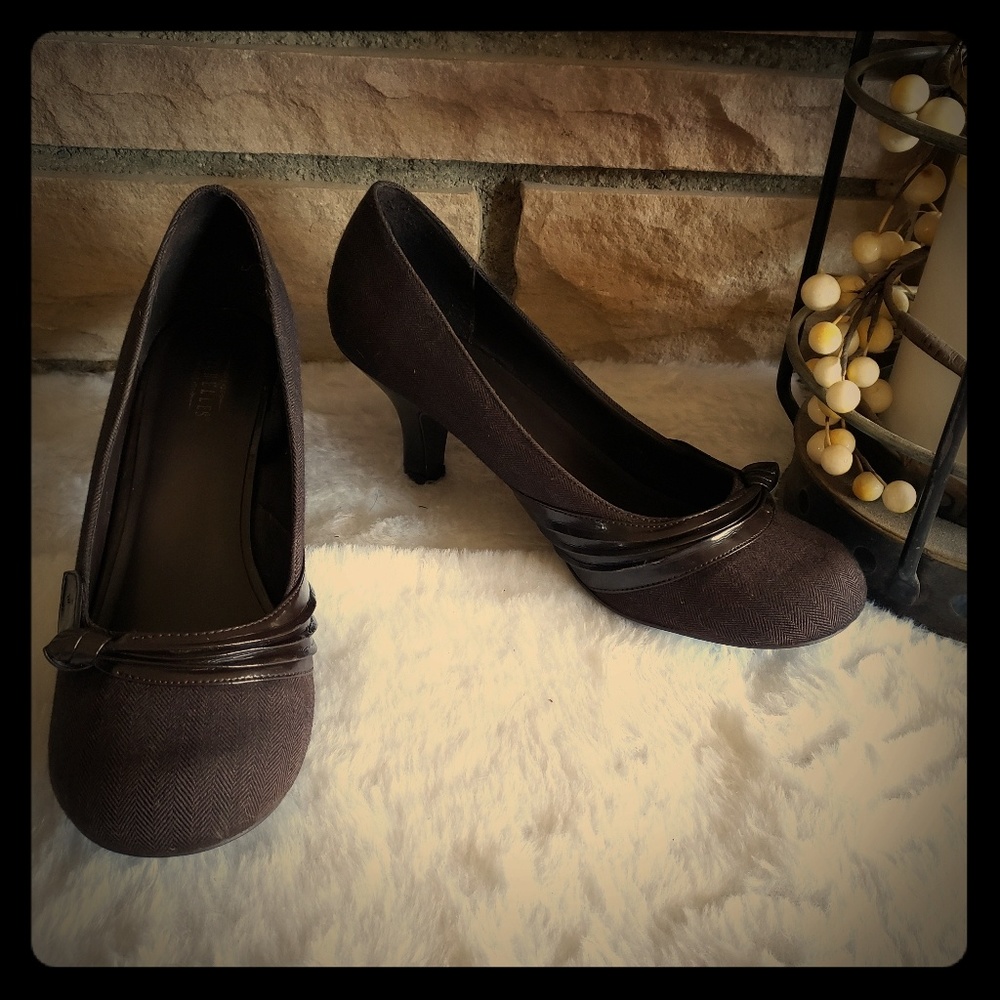🌞$20 for 4🌞 Seychelles Brown Herringbone Pumps